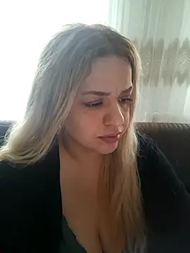 Snapshot of cansuozell chatting on March 19, 2026, 2:39 pm cansuozell online show from March 19, 2026, 2:39 pm