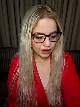 Snapshot of cansuozell chatting on March 15, 2026, 6:37 pm cansuozell online show from March 15, 2026, 6:37 pm