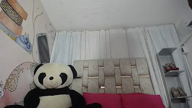 KOURTNEY-- online show from September 24, 2025, 1:35 am