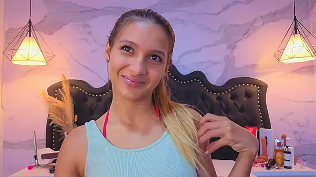 Snapshot of Carohorny4u chatting on May 17, 2026, 1:33 pm Carohorny4u online show from May 17, 2026, 1:33 pm