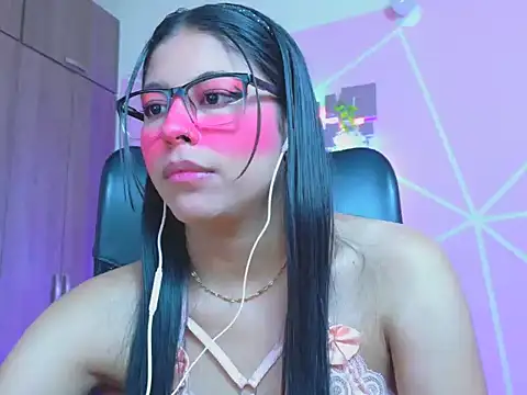  ALLYSON18  online show from April 25, 2026, 1:41 pm