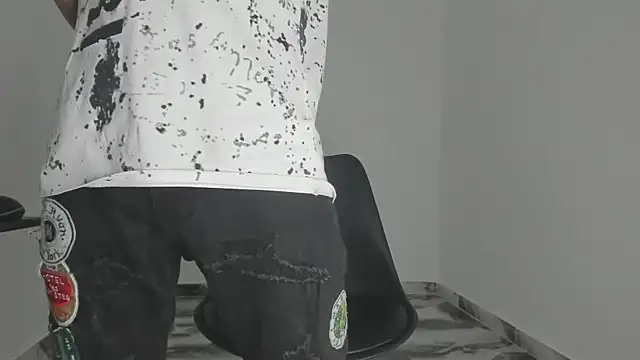 Snapshot of mikee_scooth chatting on January 15, 2026, 5:00 am mikee scooth online show from January 15, 2026, 5:00 am