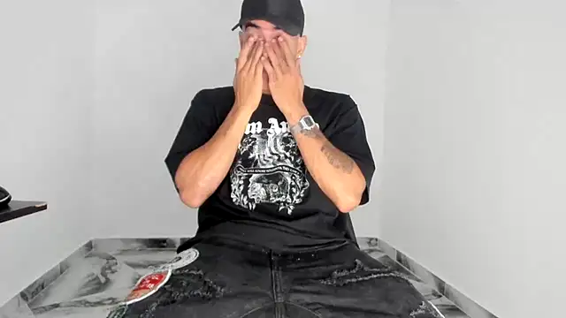 Snapshot of mikee_scooth chatting on November 29, 2025, 1:39 am mikee scooth online show from November 29, 2025, 1:39 am