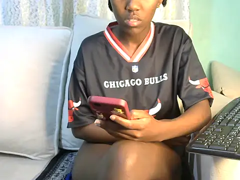 Caryyyl online show from October 31, 2025, 7:38 am