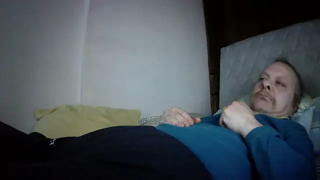 Snapshot of amylrmm1903 chatting on February 10, 2026, 7:35 pm amylrmm1903 online show from February 10, 2026, 7:35 pm