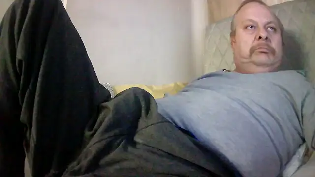 Snapshot of amylrmm1903 chatting on December 14, 2025, 12:11 pm amylrmm1903 online show from December 14, 2025, 12:11 pm