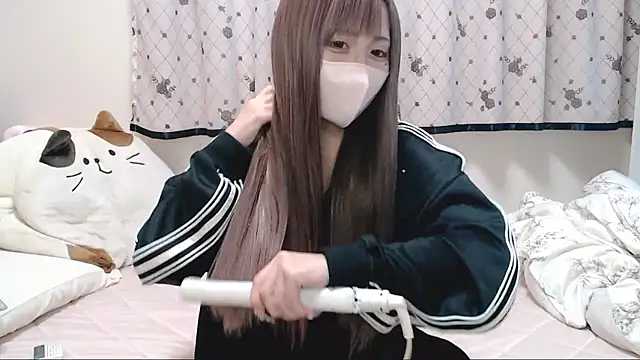  hiyor  online show from September 22, 2025, 6:58 pm