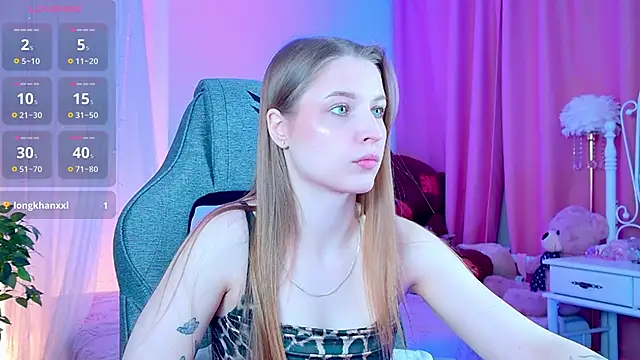 CuteMousee online show from December 14, 2025, 9:15 am