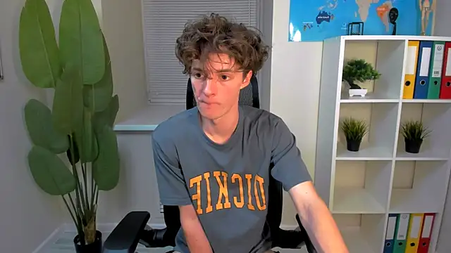 Snapshot of LukeSweet chatting on June 20, 2026, 3:28 pm LukeSweet online show from June 20, 2026, 3:28 pm