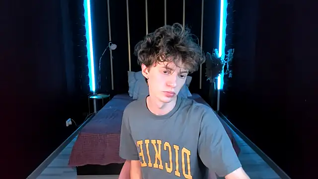 LukeSweet online show from July 8, 2026, 4:18 pm