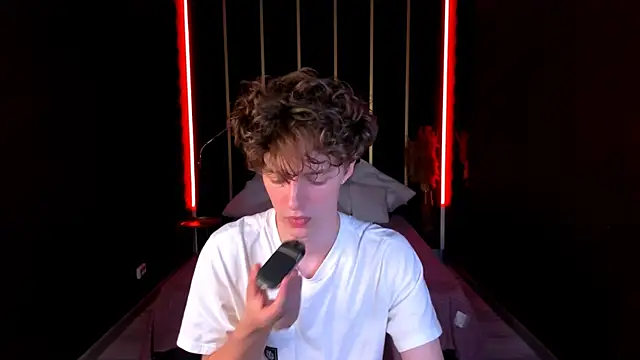 LukeSweet online show from June 30, 2026, 1:11 pm