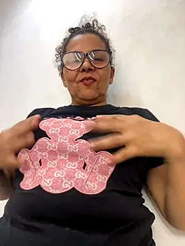 Nadia-melej online show from November 25, 2025, 5:35 pm