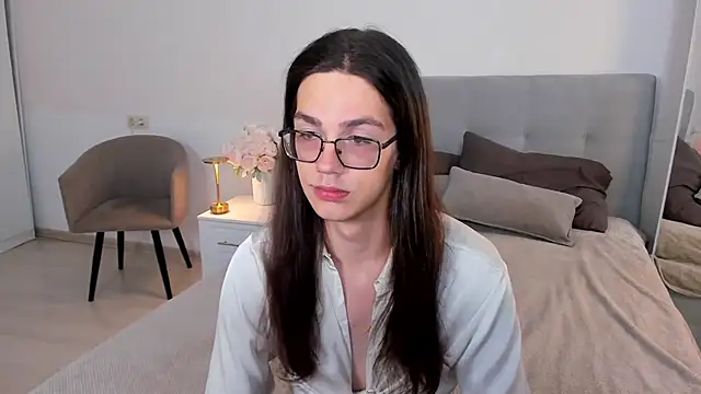 Alfreda Mills online show from September 21, 2025, 10:42 am