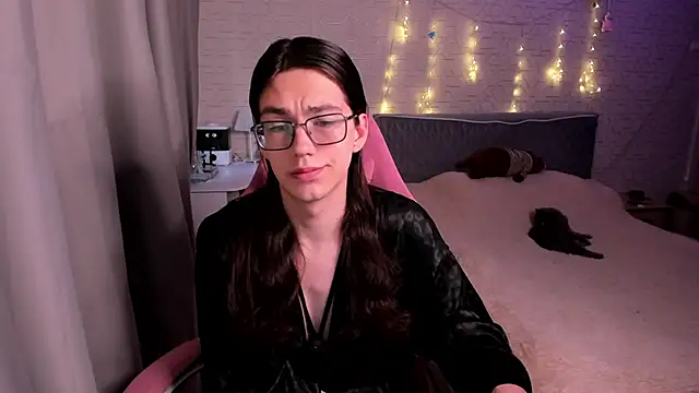 Alfreda Mills online show from September 10, 2025, 10:14 am