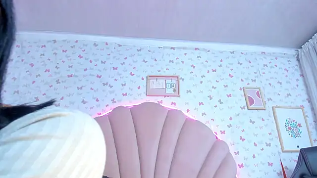 Snapshot of ashlyleee_ chatting on December 4, 2024, 6:00 pm ashlyleee online show from December 4, 2024, 6:00 pm