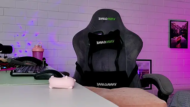 Snapshot of TinaDavil chatting on March 19, 2026, 1:11 pm TinaDavil online show from March 19, 2026, 1:11 pm