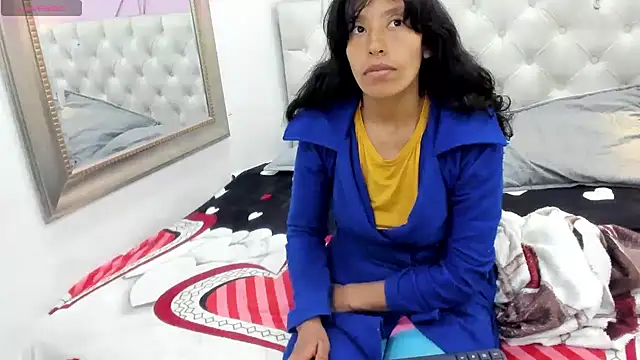 karolinee 66  online show from May 8, 2026, 4:38 am