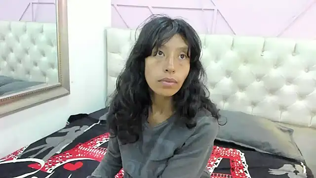 karolinee 66  online show from April 25, 2026, 4:04 am