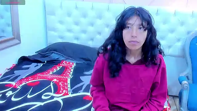 karolinee 66  online show from April 26, 2026, 4:43 am