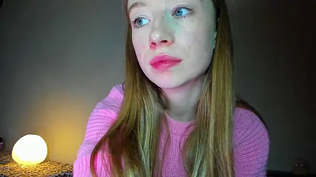 minidivaa  online show from April 22, 2026, 7:42 pm