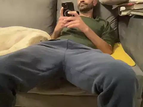 4small4inchlol online show from January 12, 2026, 5:42 pm