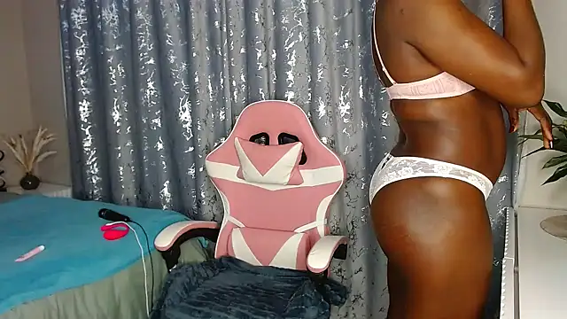 MissBigNipples online show from June 24, 2026, 2:43 am