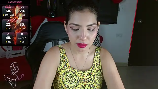 Carolaine69  online show from May 12, 2026, 1:39 pm