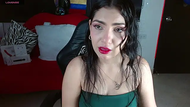 Carolaine69  online show from June 25, 2026, 1:38 pm