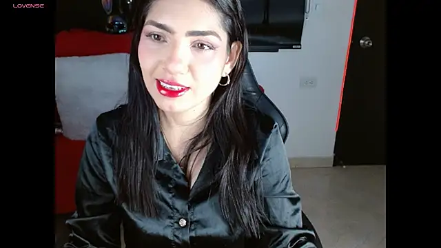 Carolaine69  online show from June 30, 2026, 1:33 pm