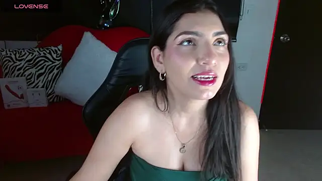 Carolaine69  online show from August 6, 2026, 1:28 pm
