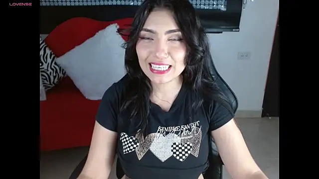 Carolaine69  online show from July 4, 2026, 2:32 pm