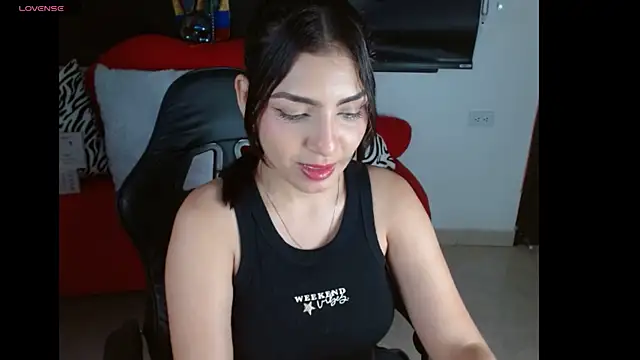 Carolaine69  online show from July 11, 2026, 1:44 pm