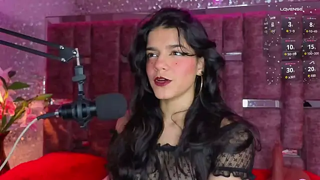 ValerieKay  online show from September 18, 2025, 9:29 pm