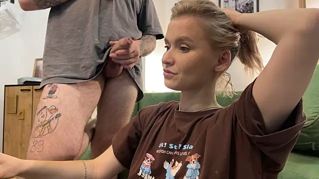 Adelovenick online show from October 28, 2025, 7:13 pm