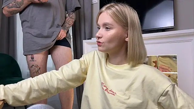 Adelovenick online show from October 25, 2025, 7:51 am