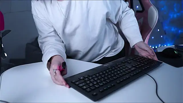 Lana  May online show from March 9, 2025, 6:11 pm