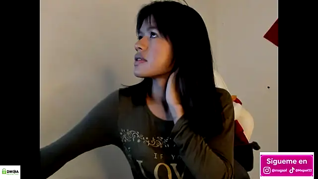 meganthompsonn22 online show from November 30, 2025, 8:20 pm