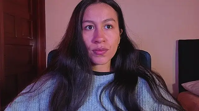 EmiGomez  online show from August 4, 2026, 3:22 am