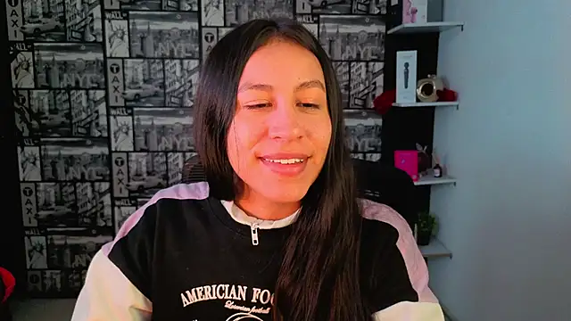 EmiGomez  online show from June 21, 2026, 2:34 pm