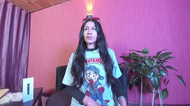 EmiGomez  online show from July 18, 2026, 11:46 pm