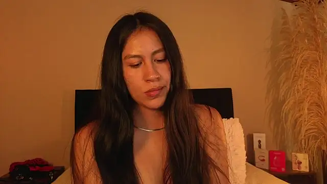 EmiGomez  online show from June 30, 2026, 5:24 pm