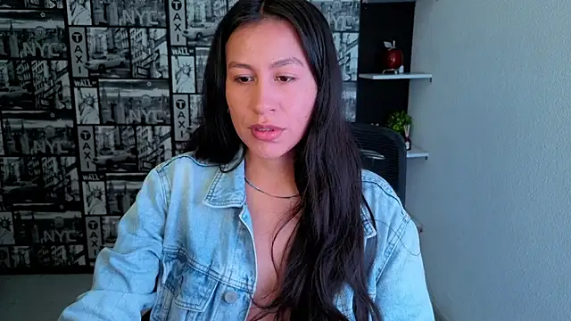 EmiGomez  online show from July 4, 2026, 12:06 am