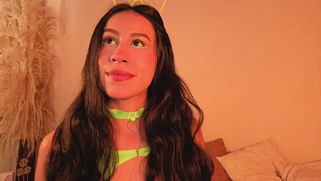 EmiGomez  online show from October 3, 2025, 1:45 pm