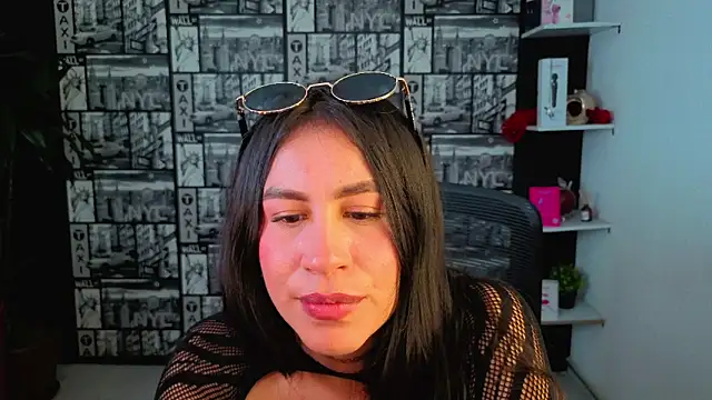 EmiGomez  online show from June 22, 2026, 3:25 am