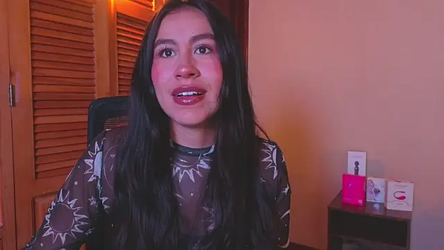 EmiGomez  online show from July 22, 2026, 11:18 pm