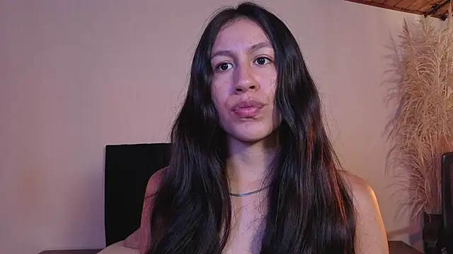 EmiGomez  online show from April 30, 2026, 2:02 pm