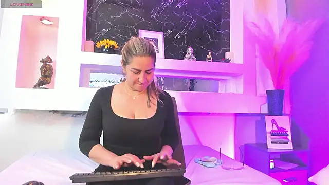 Snapshot of Cinthya_mjs chatting on February 21, 2026, 2:30 pm Cinthya mjs online show from February 21, 2026, 2:30 pm