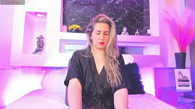 Snapshot of Cinthya_mjs chatting on February 24, 2026, 12:39 pm Cinthya mjs online show from February 24, 2026, 12:39 pm