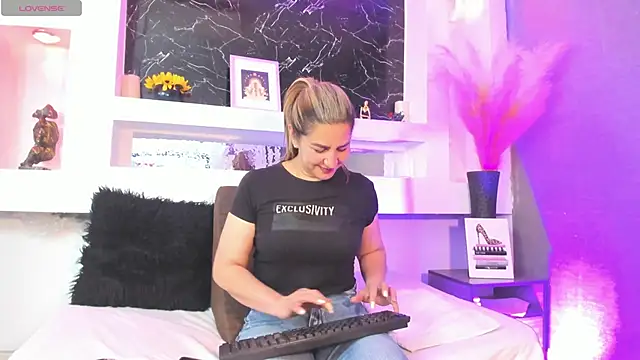 Snapshot of Cinthya_mjs chatting on February 19, 2026, 12:13 pm Cinthya mjs online show from February 19, 2026, 12:13 pm