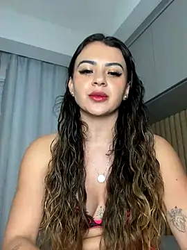 carol amorim online show from October 3, 2025, 7:48 pm